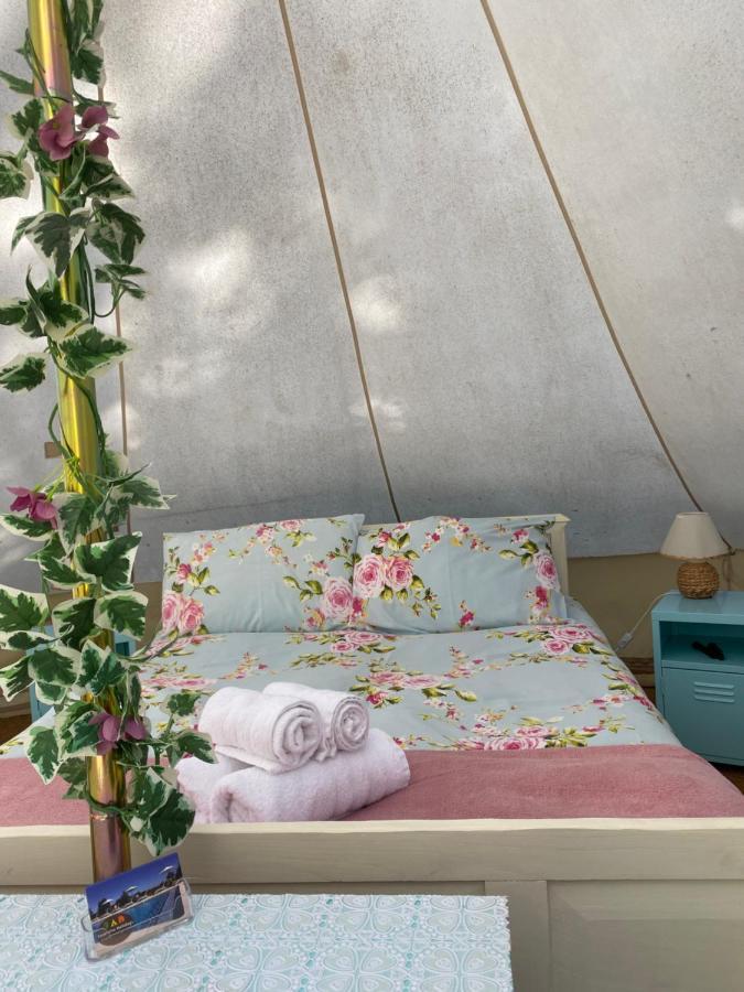 Fonclaire Holidays Glamping 'Luxury Camping' Blond エクステリア 写真